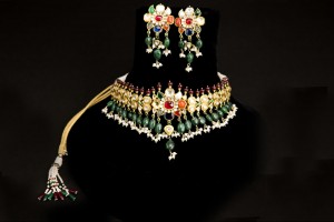 Navrathna Choker